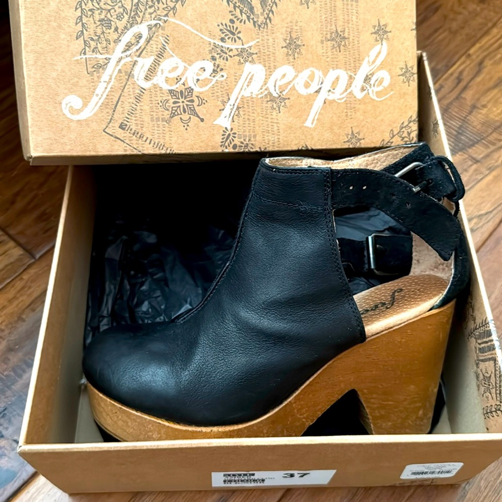 Free people amber orchard clog